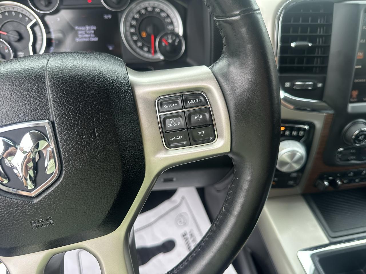 RAM 1500 4WD Crew Cab 140.5" Laramie 2013