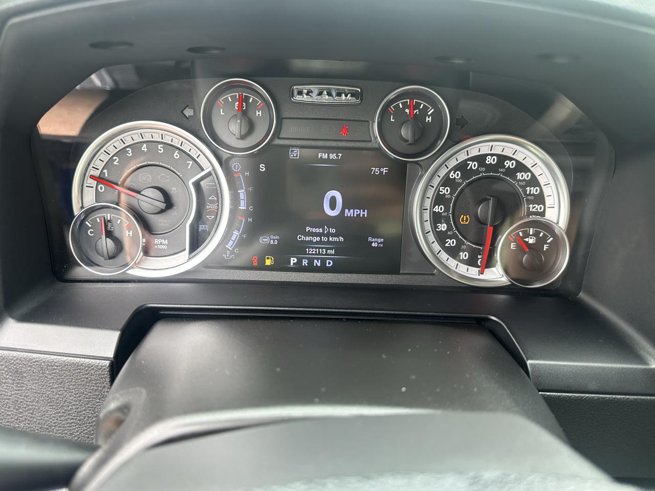 RAM 1500 4WD Crew Cab 140.5" Laramie 2013