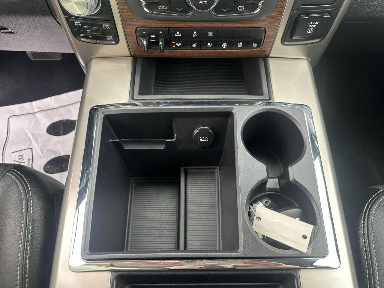 RAM 1500 4WD Crew Cab 140.5" Laramie 2013