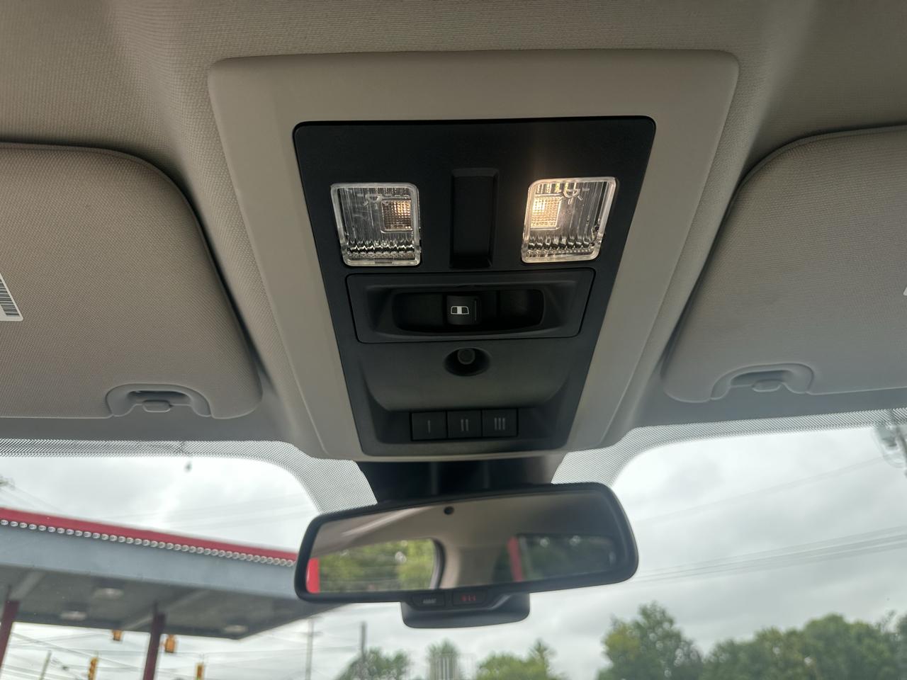 RAM 1500 4WD Crew Cab 140.5" Laramie 2013