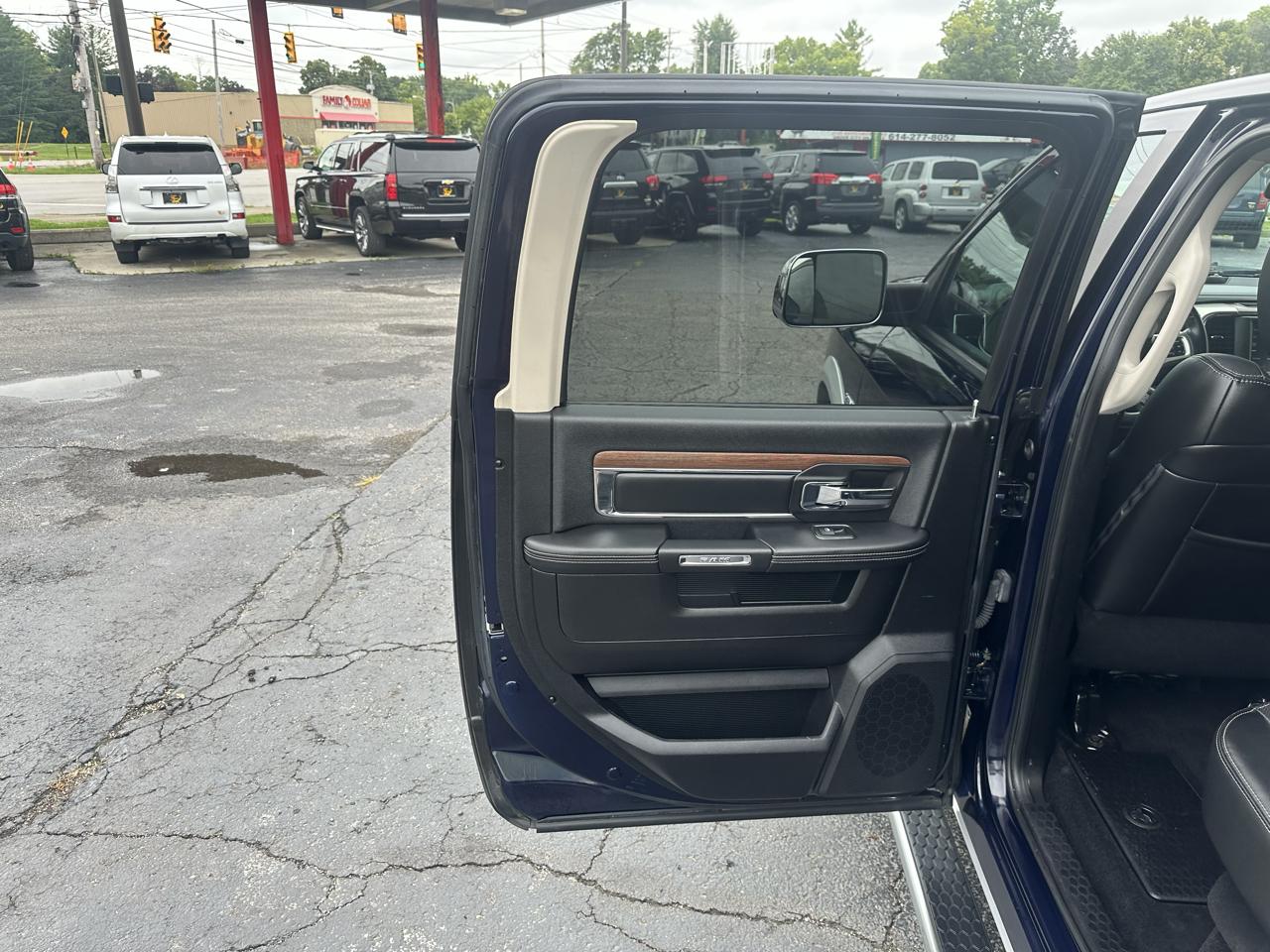 RAM 1500 4WD Crew Cab 140.5" Laramie 2013