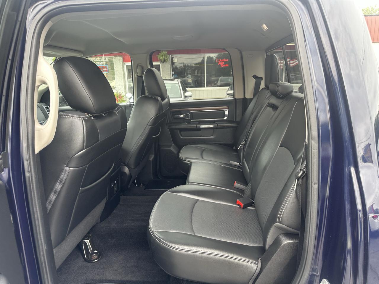 RAM 1500 4WD Crew Cab 140.5" Laramie 2013