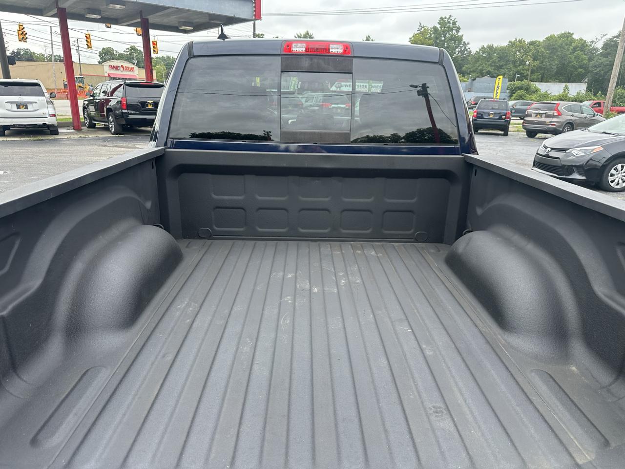 RAM 1500 4WD Crew Cab 140.5" Laramie 2013