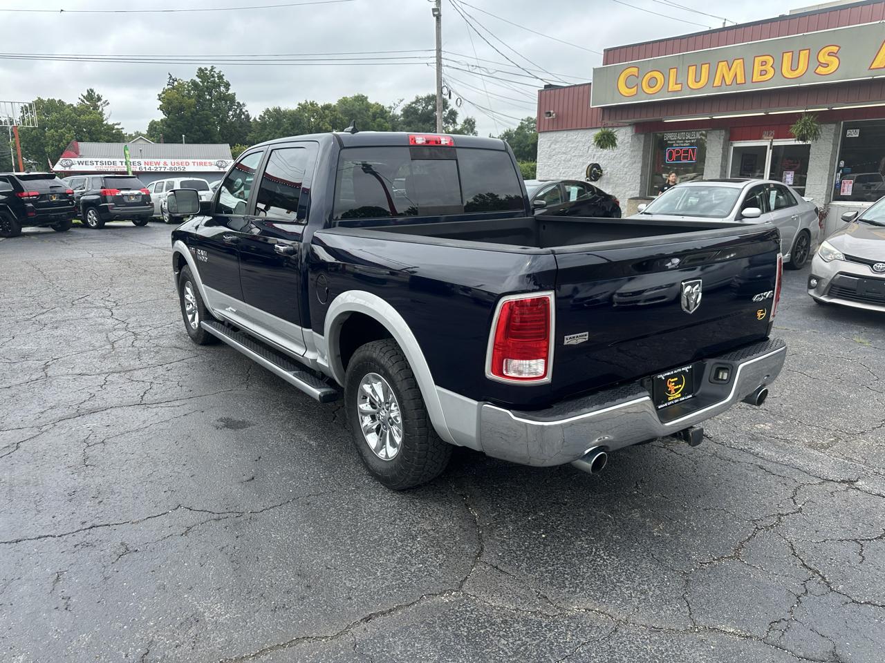 RAM 1500 4WD Crew Cab 140.5" Laramie 2013