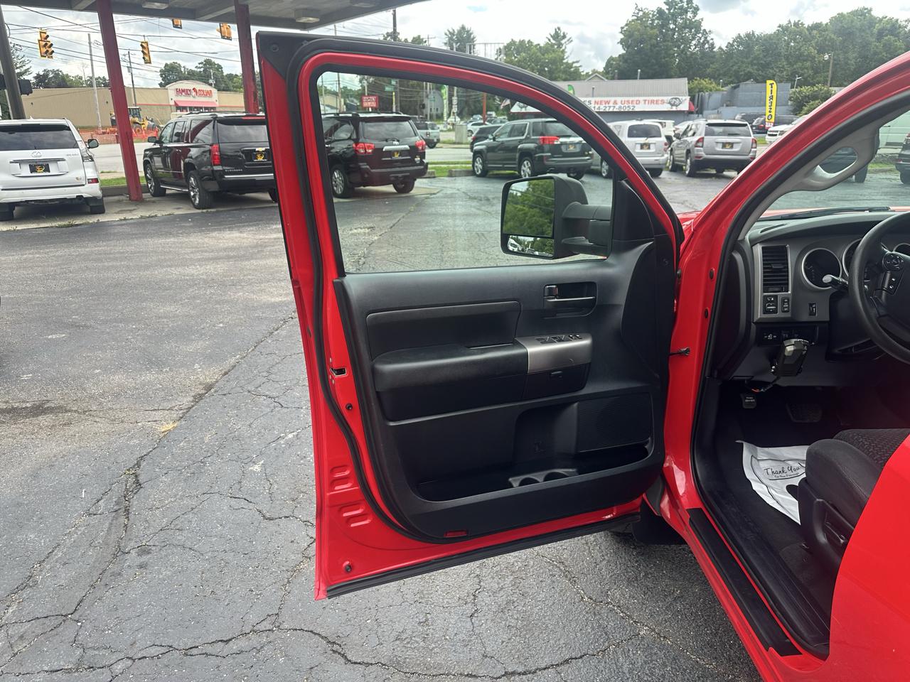 Toyota Tundra 4WD Truck CrewMax 5.7L FFV V8 6-Spd AT (Natl) 2012