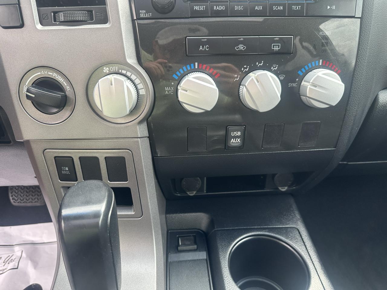 Toyota Tundra 4WD Truck CrewMax 5.7L FFV V8 6-Spd AT (Natl) 2012