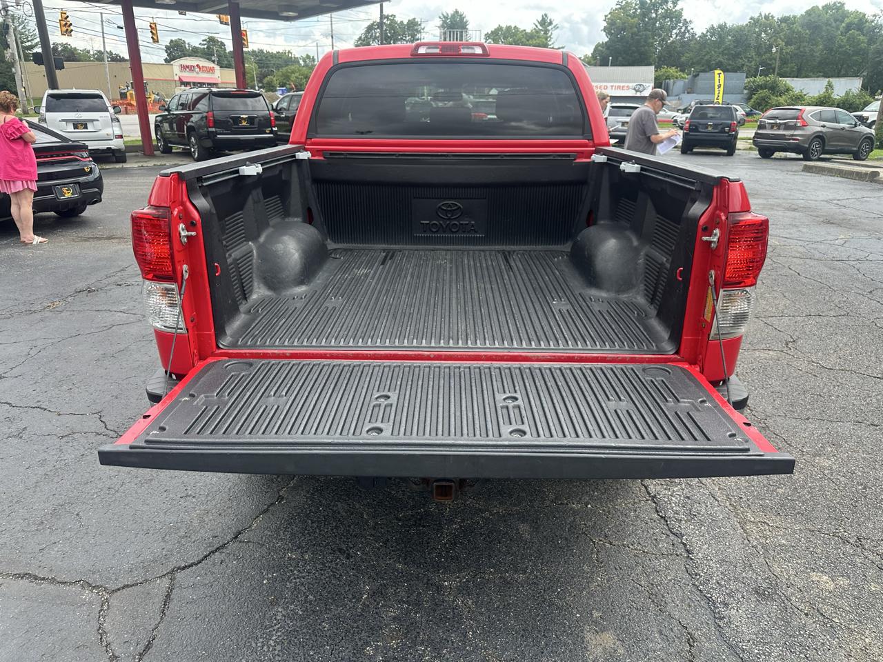 Toyota Tundra 4WD Truck CrewMax 5.7L FFV V8 6-Spd AT (Natl) 2012