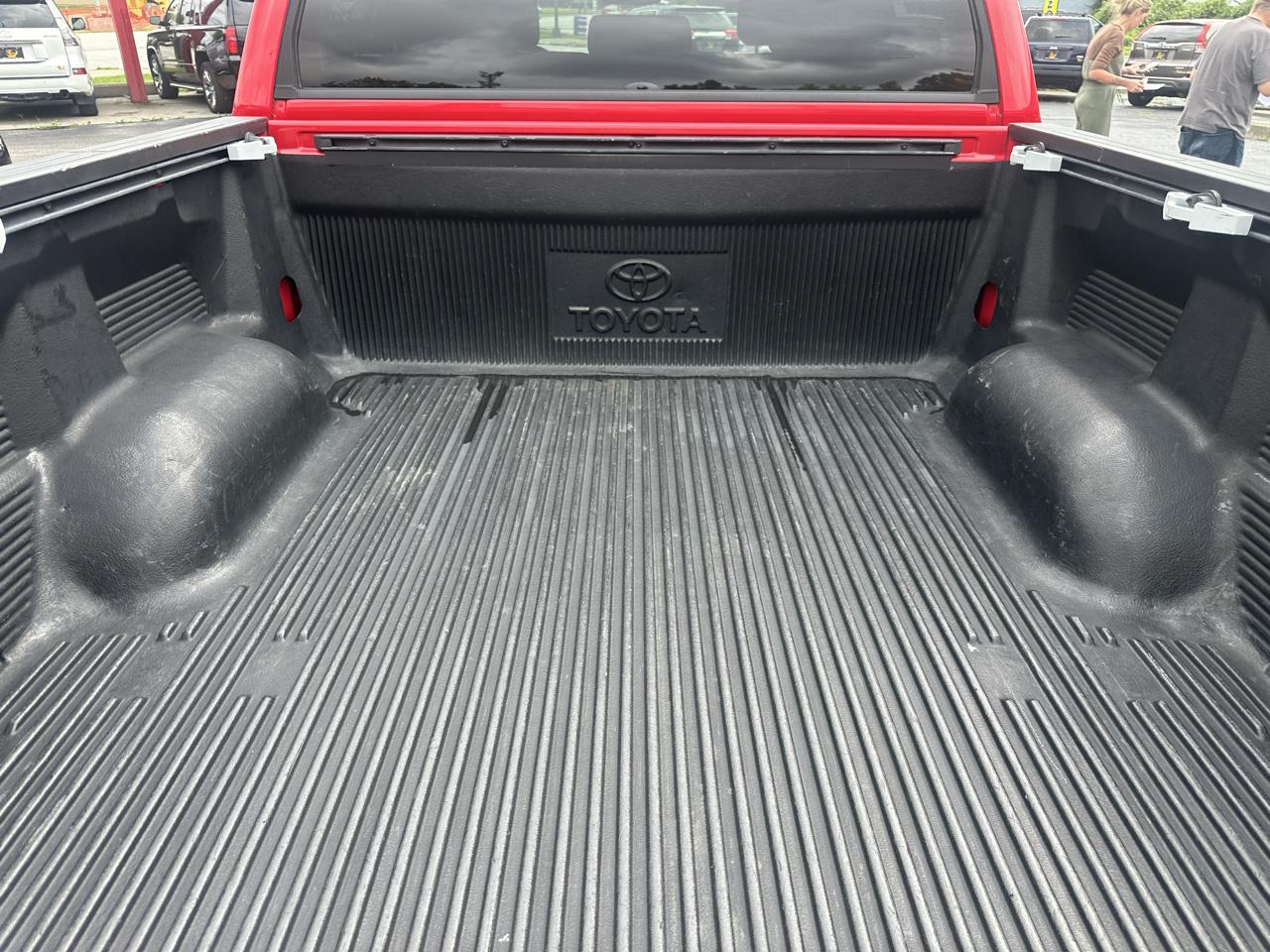 Toyota Tundra 4WD Truck CrewMax 5.7L FFV V8 6-Spd AT (Natl) 2012