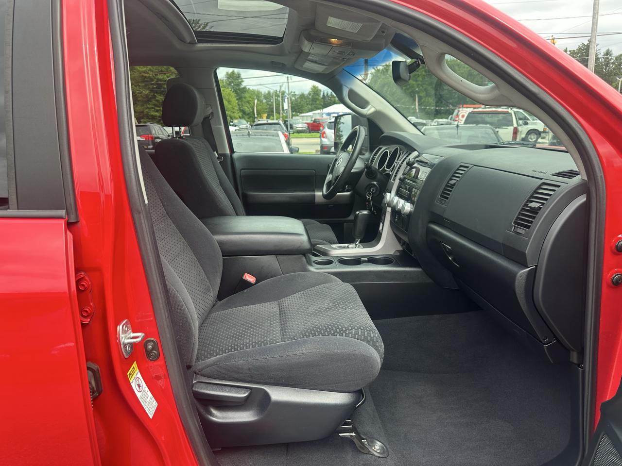Toyota Tundra 4WD Truck CrewMax 5.7L FFV V8 6-Spd AT (Natl) 2012