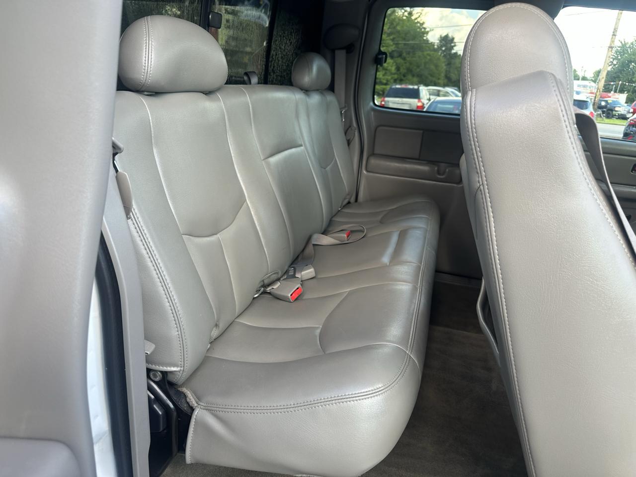 GMC Sierra 2500HD Ext Cab 143.5" WB 4WD SLT 2005