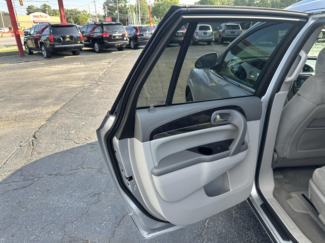Buick Enclave FWD 4dr Convenience 2017
