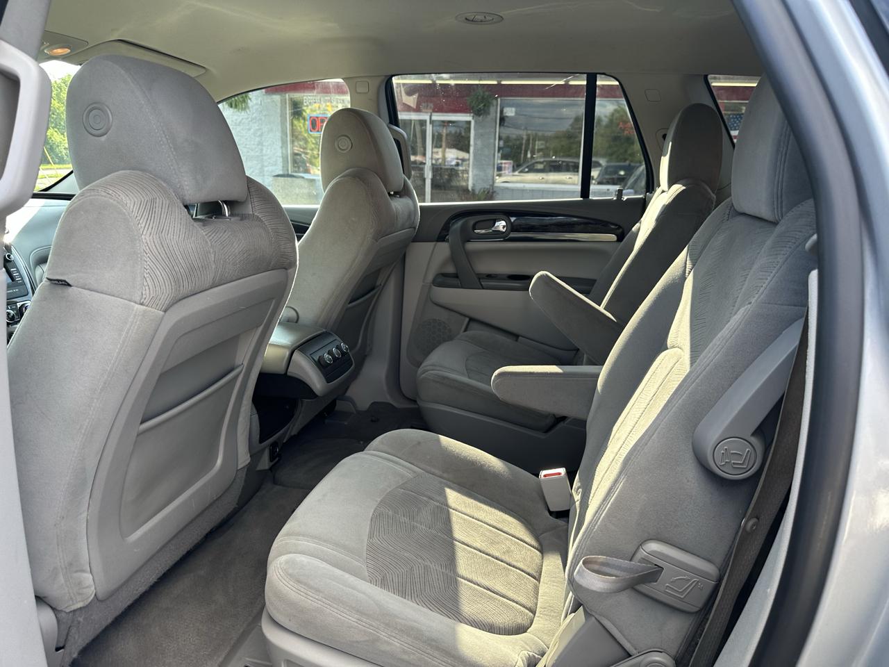 Buick Enclave FWD 4dr Convenience 2017