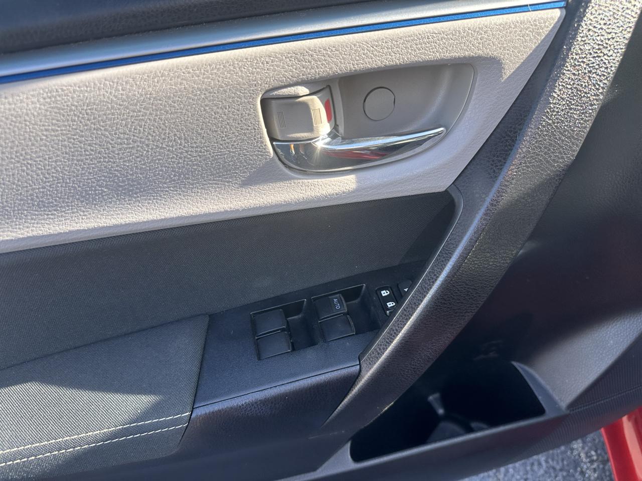 Toyota Corolla 4dr Sdn CVT LE Premium (Natl) 2015