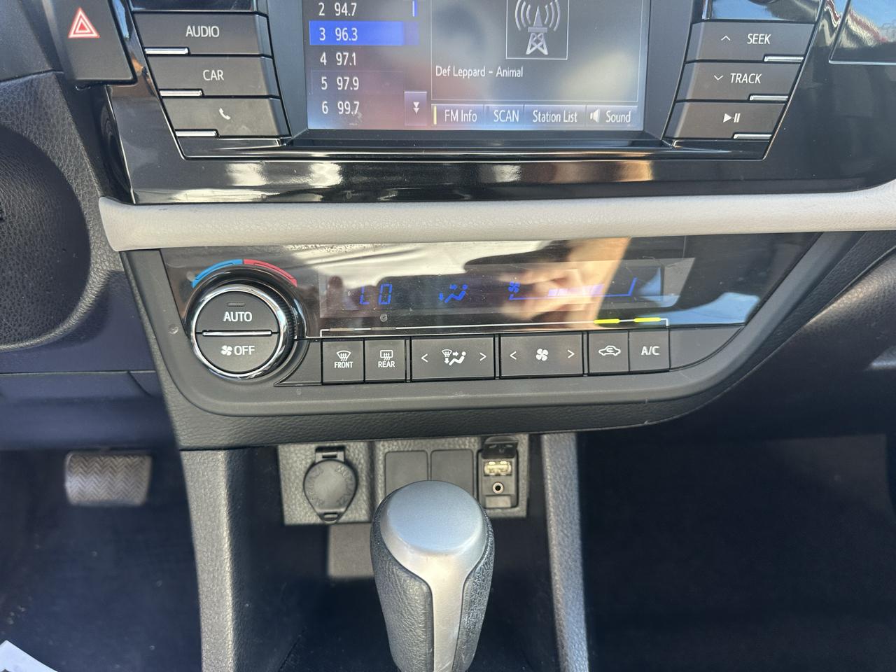 Toyota Corolla 4dr Sdn CVT LE Premium (Natl) 2015
