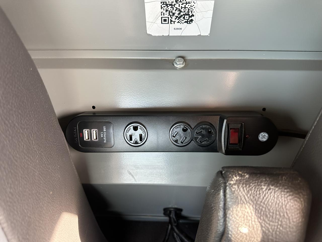 Ford Transit Connect Van XL LWB w/Rear Symmetrical Doors 2017