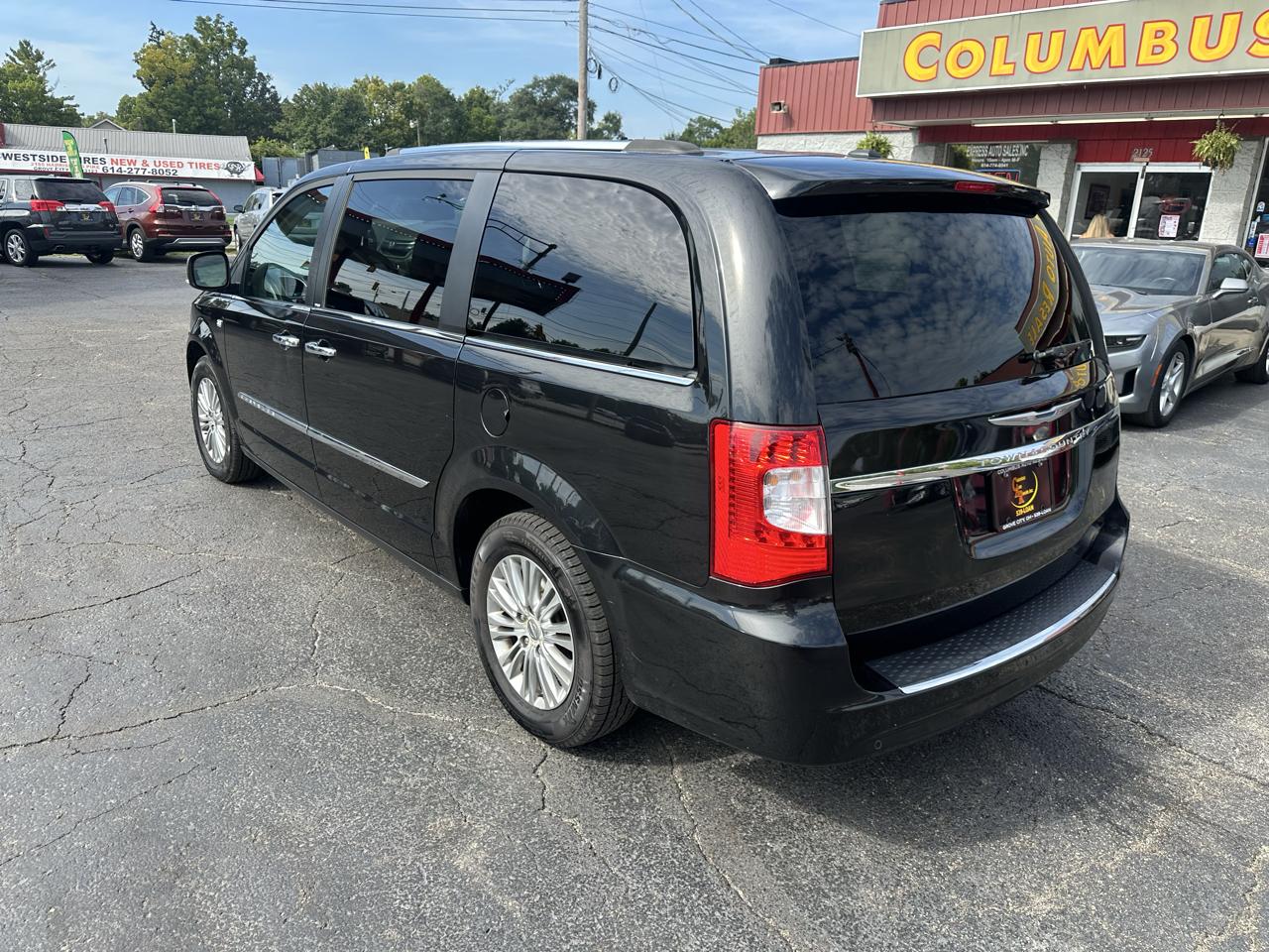 Chrysler Town & Country 4dr Wgn Touring-L 30th Anniversary 2014