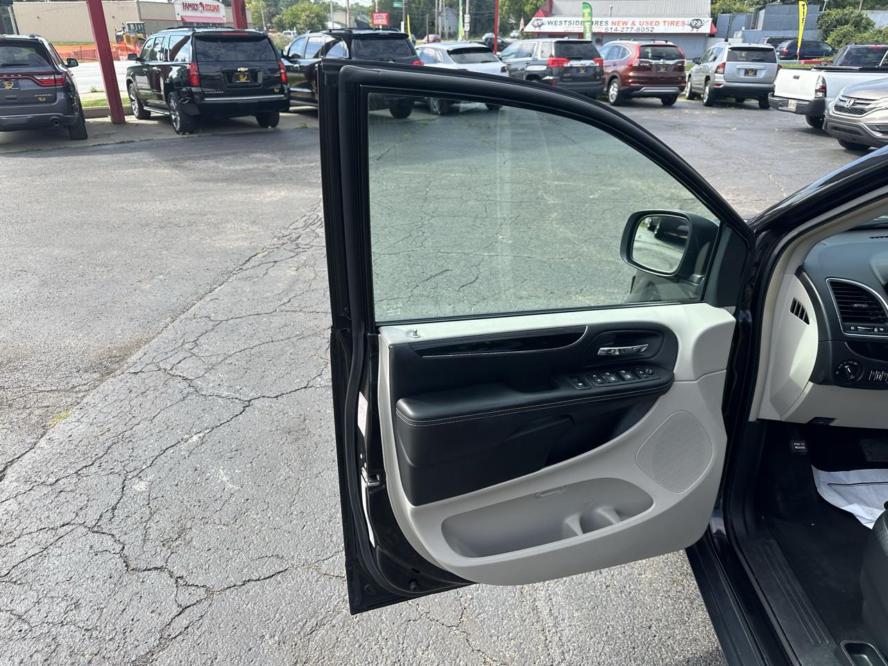 Chrysler Town & Country 4dr Wgn Touring-L 30th Anniversary 2014