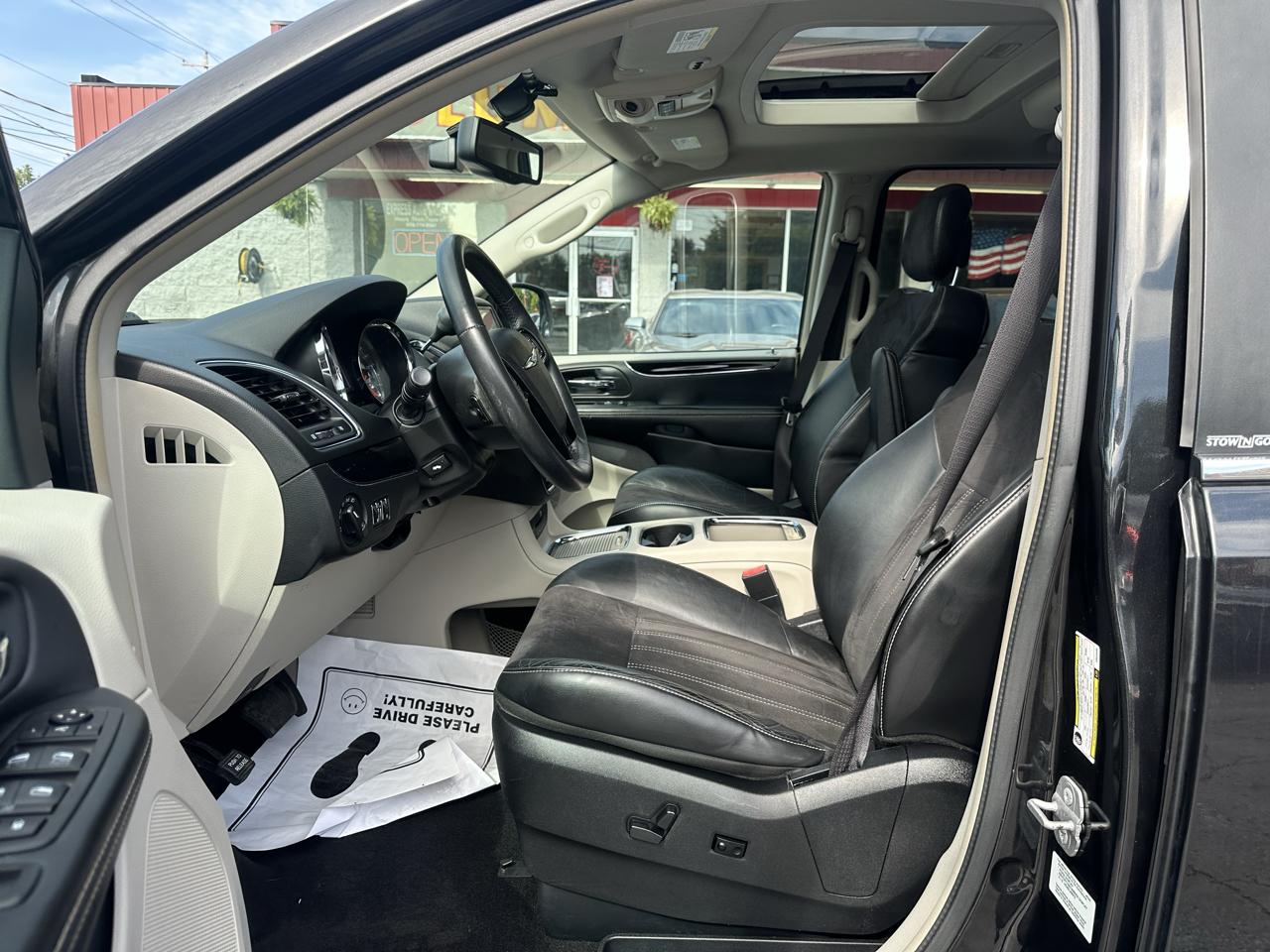 Chrysler Town & Country 4dr Wgn Touring-L 30th Anniversary 2014