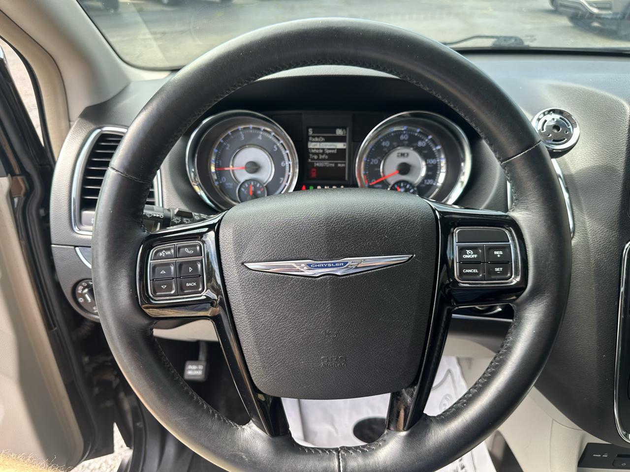 Chrysler Town & Country 4dr Wgn Touring-L 30th Anniversary 2014