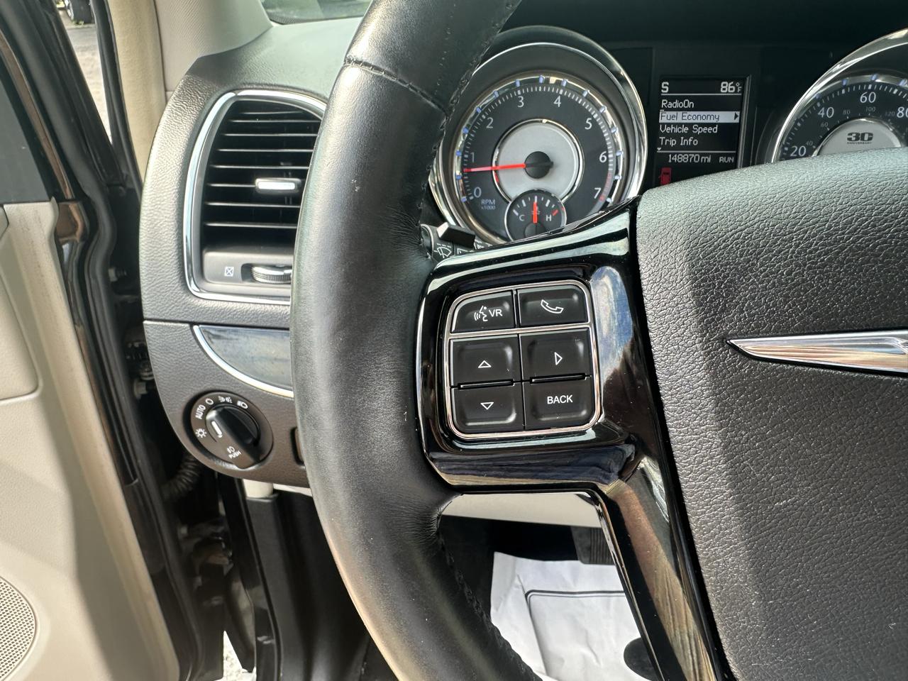 Chrysler Town & Country 4dr Wgn Touring-L 30th Anniversary 2014