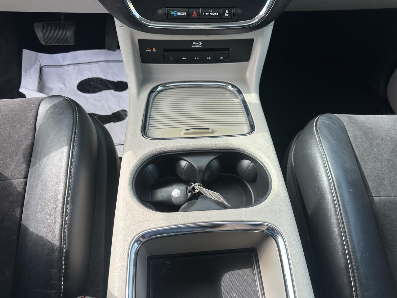 Chrysler Town & Country 4dr Wgn Touring-L 30th Anniversary 2014