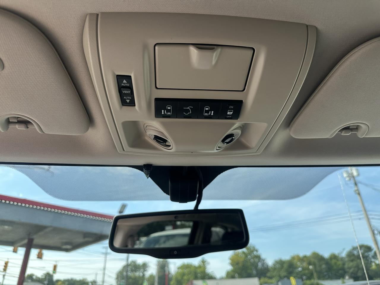 Chrysler Town & Country 4dr Wgn Touring-L 30th Anniversary 2014