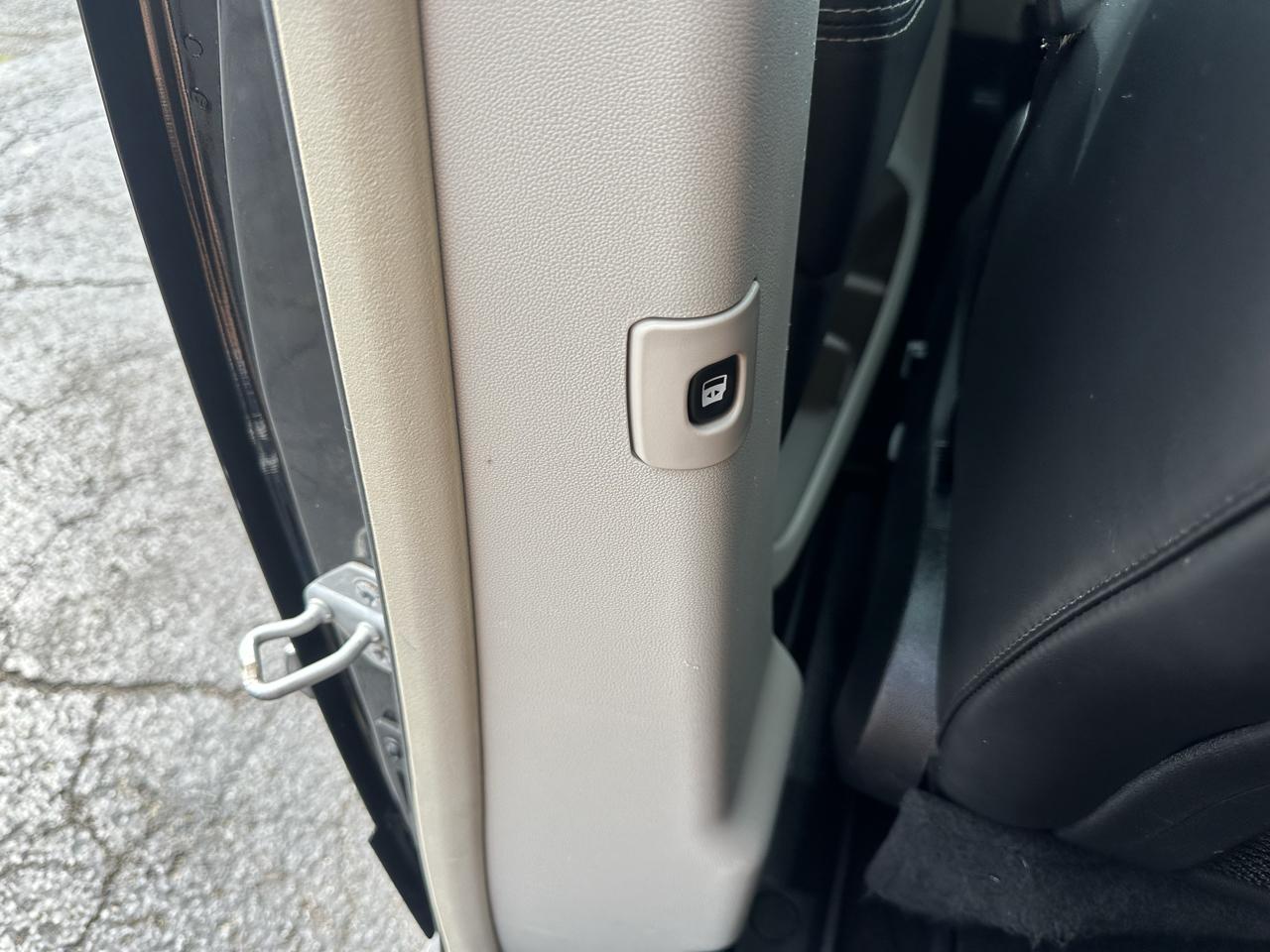 Chrysler Town & Country 4dr Wgn Touring-L 30th Anniversary 2014
