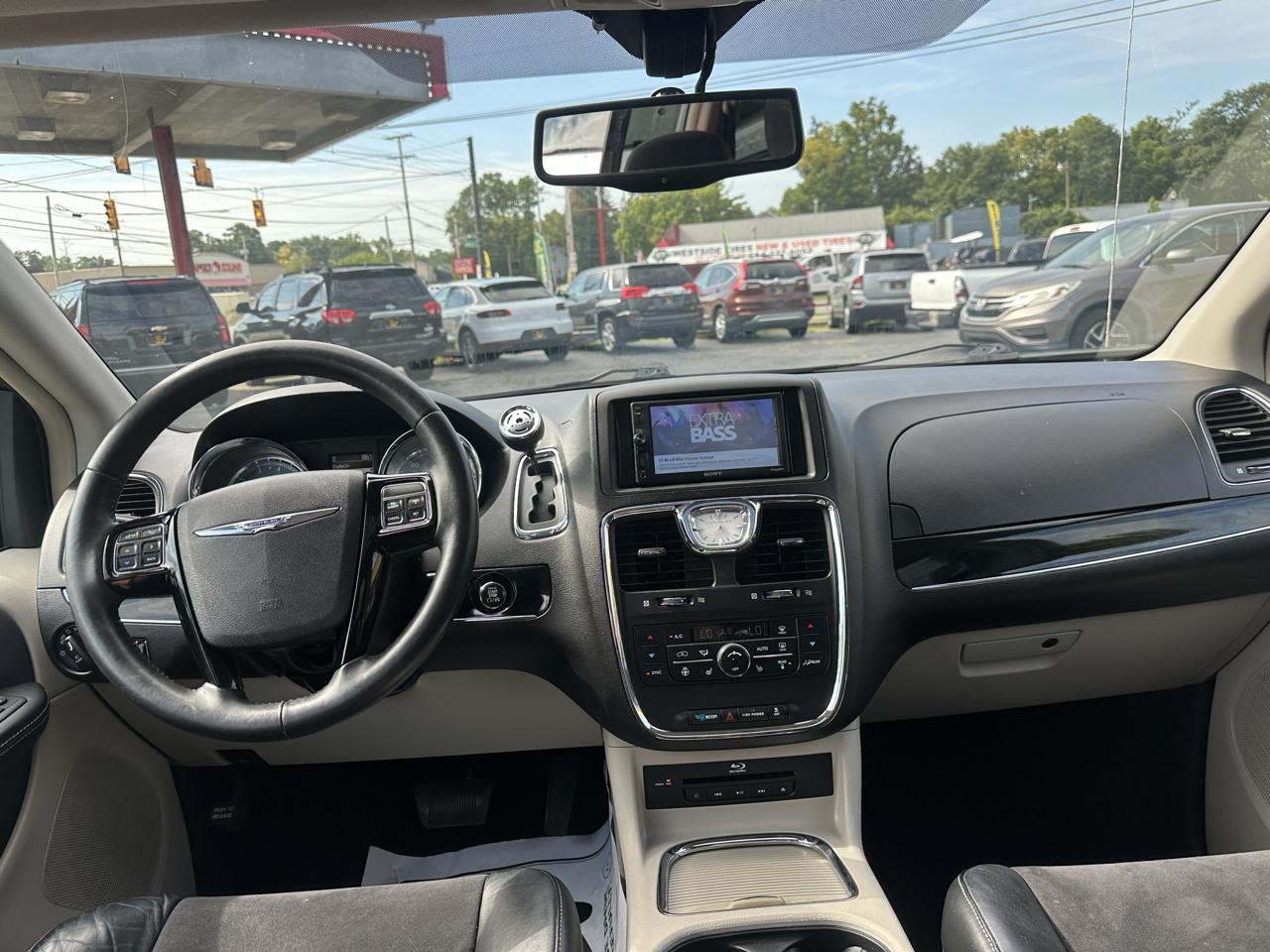 Chrysler Town & Country 4dr Wgn Touring-L 30th Anniversary 2014