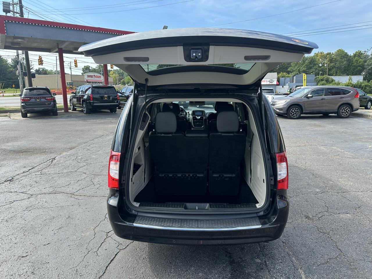 Chrysler Town & Country 4dr Wgn Touring-L 30th Anniversary 2014