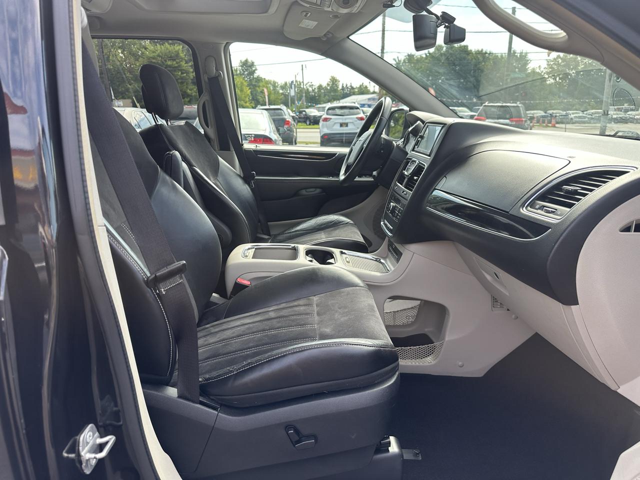 Chrysler Town & Country 4dr Wgn Touring-L 30th Anniversary 2014