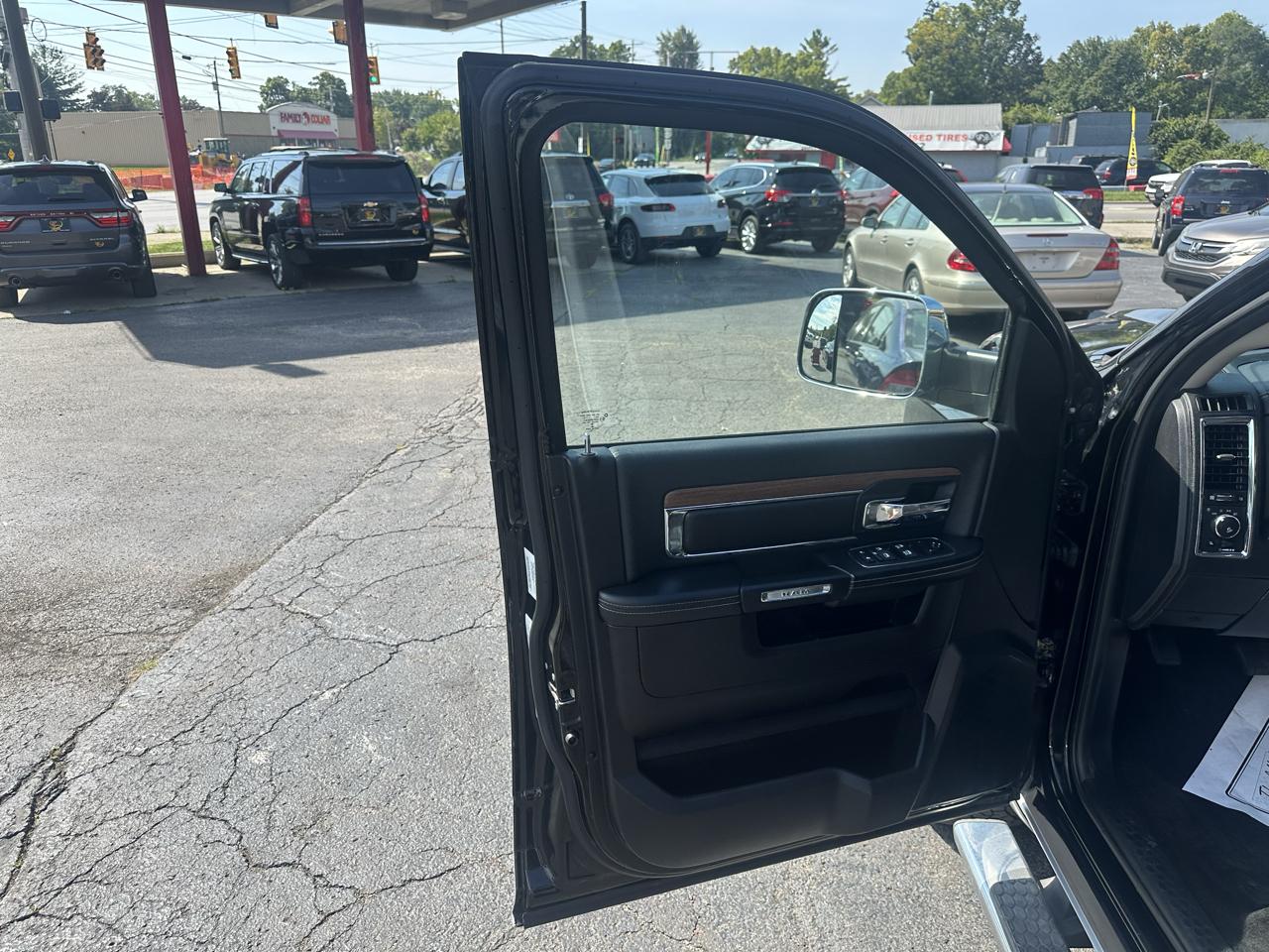 RAM 1500 4WD Crew Cab 149" Laramie 2014