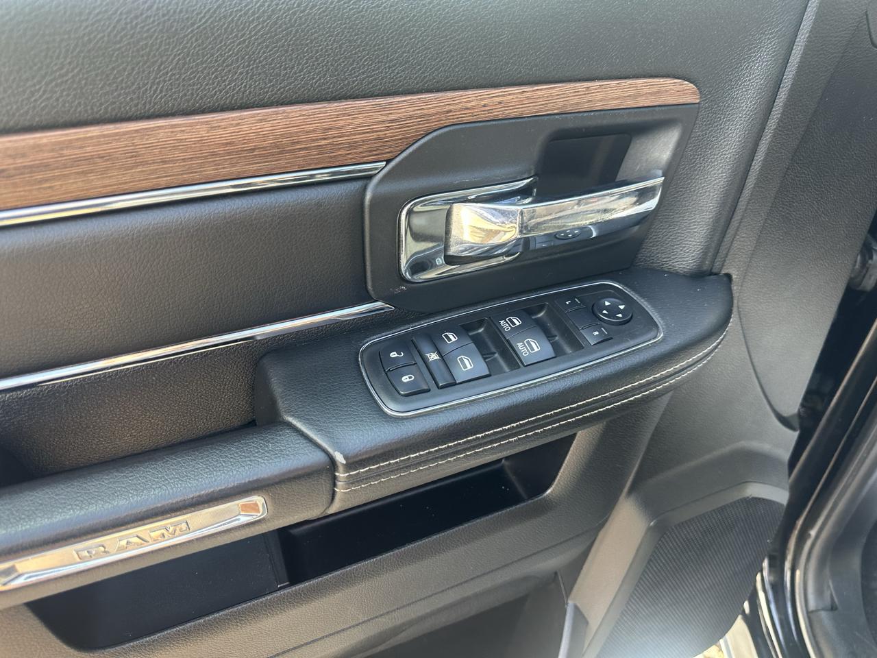 RAM 1500 4WD Crew Cab 149" Laramie 2014