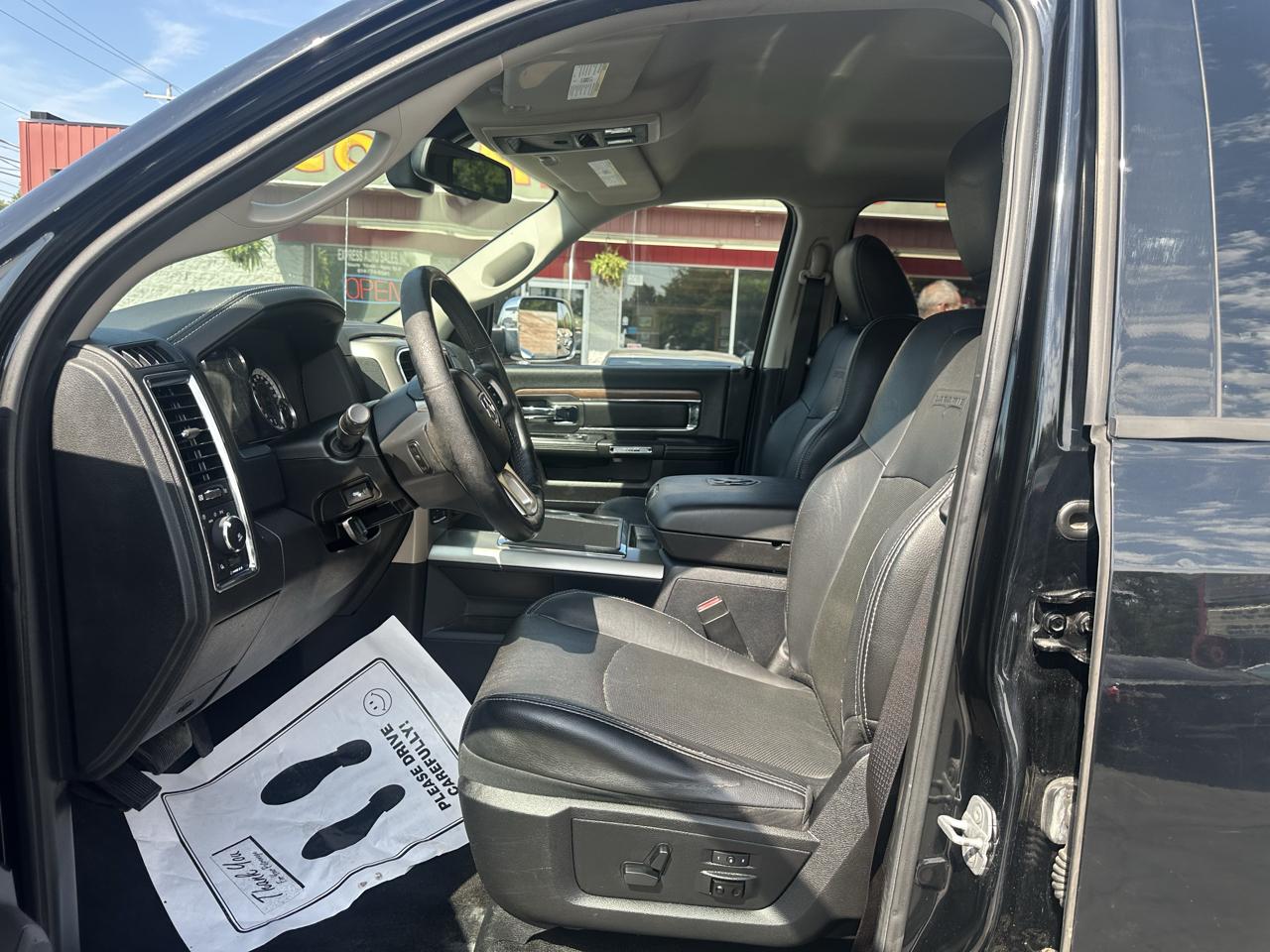 RAM 1500 4WD Crew Cab 149" Laramie 2014