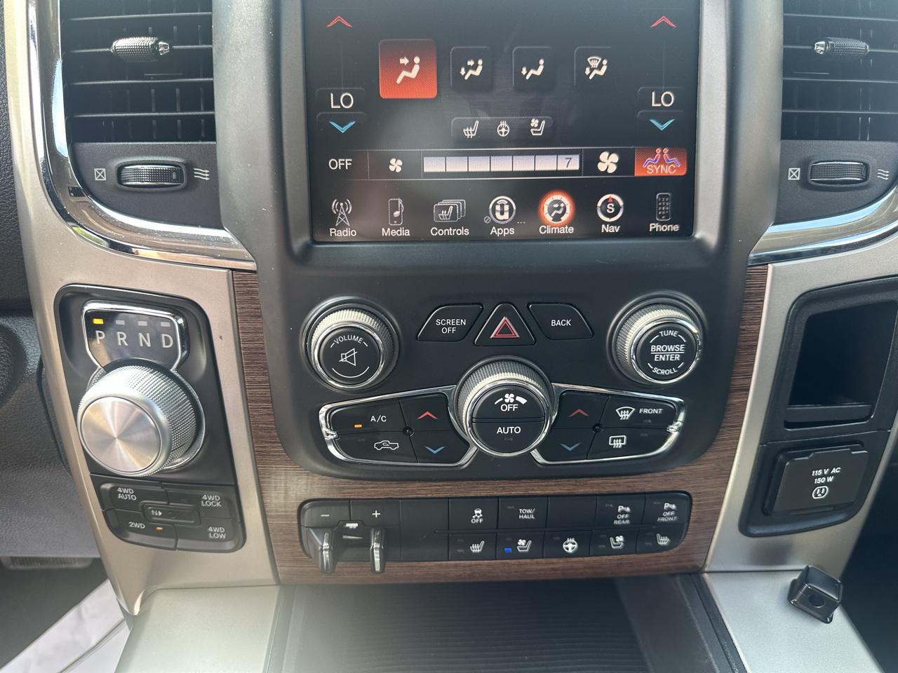 RAM 1500 4WD Crew Cab 149" Laramie 2014