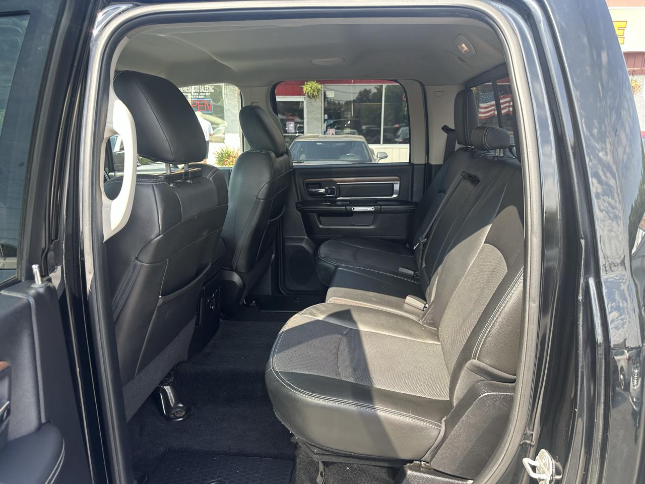 RAM 1500 4WD Crew Cab 149" Laramie 2014