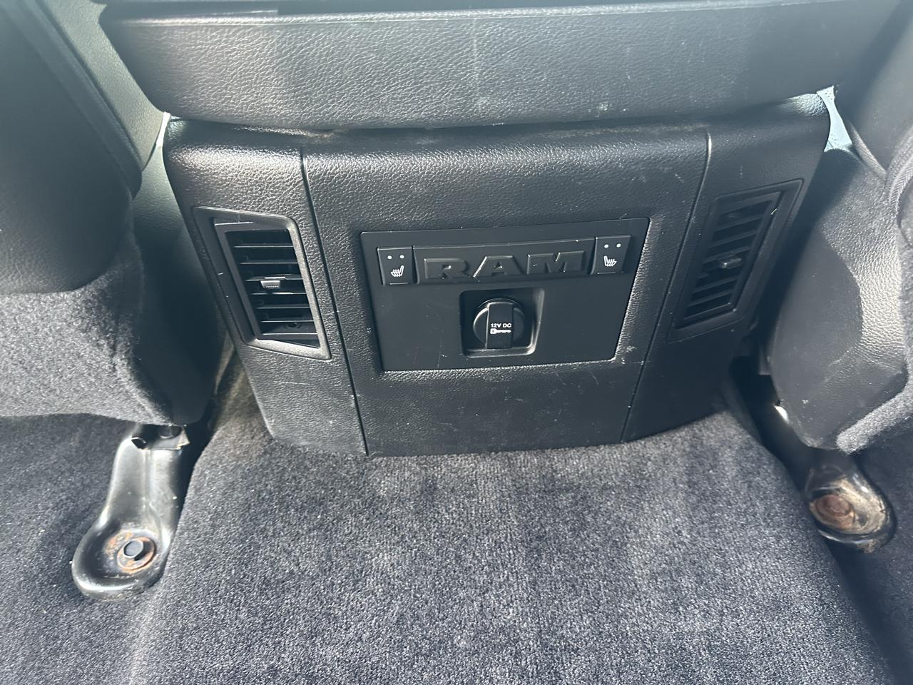 RAM 1500 4WD Crew Cab 149" Laramie 2014