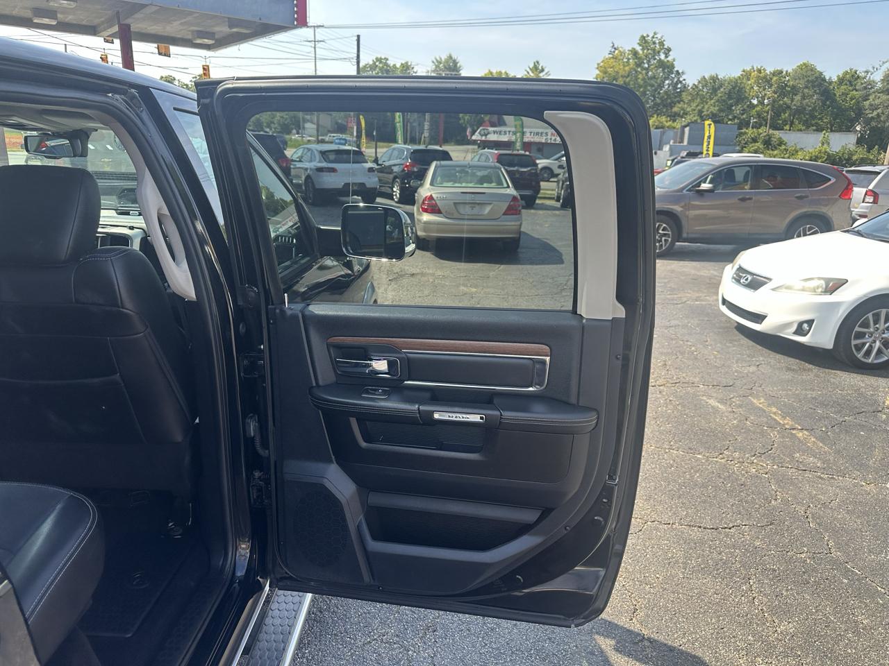 RAM 1500 4WD Crew Cab 149" Laramie 2014