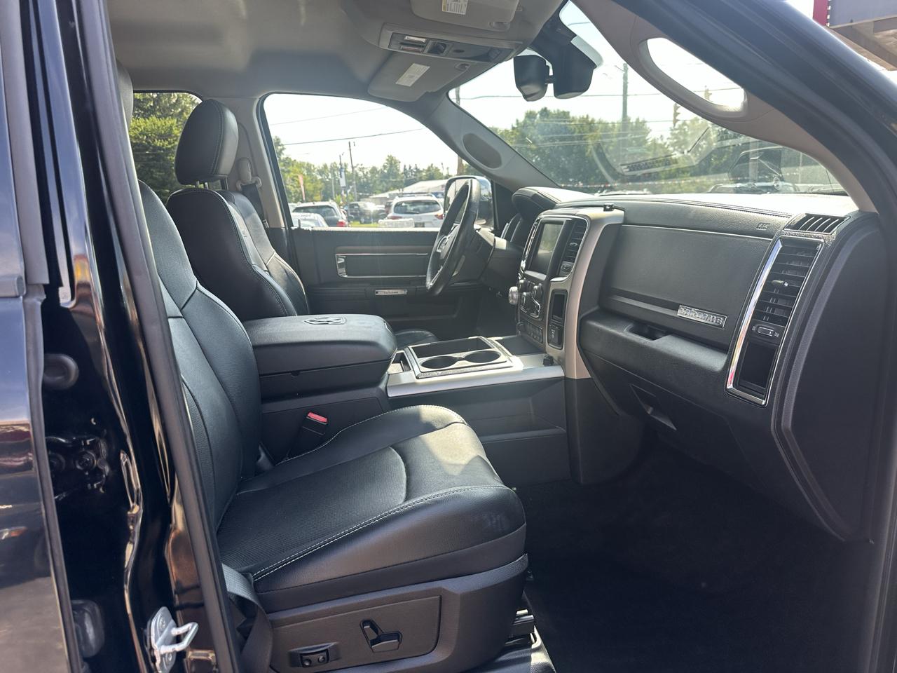 RAM 1500 4WD Crew Cab 149" Laramie 2014