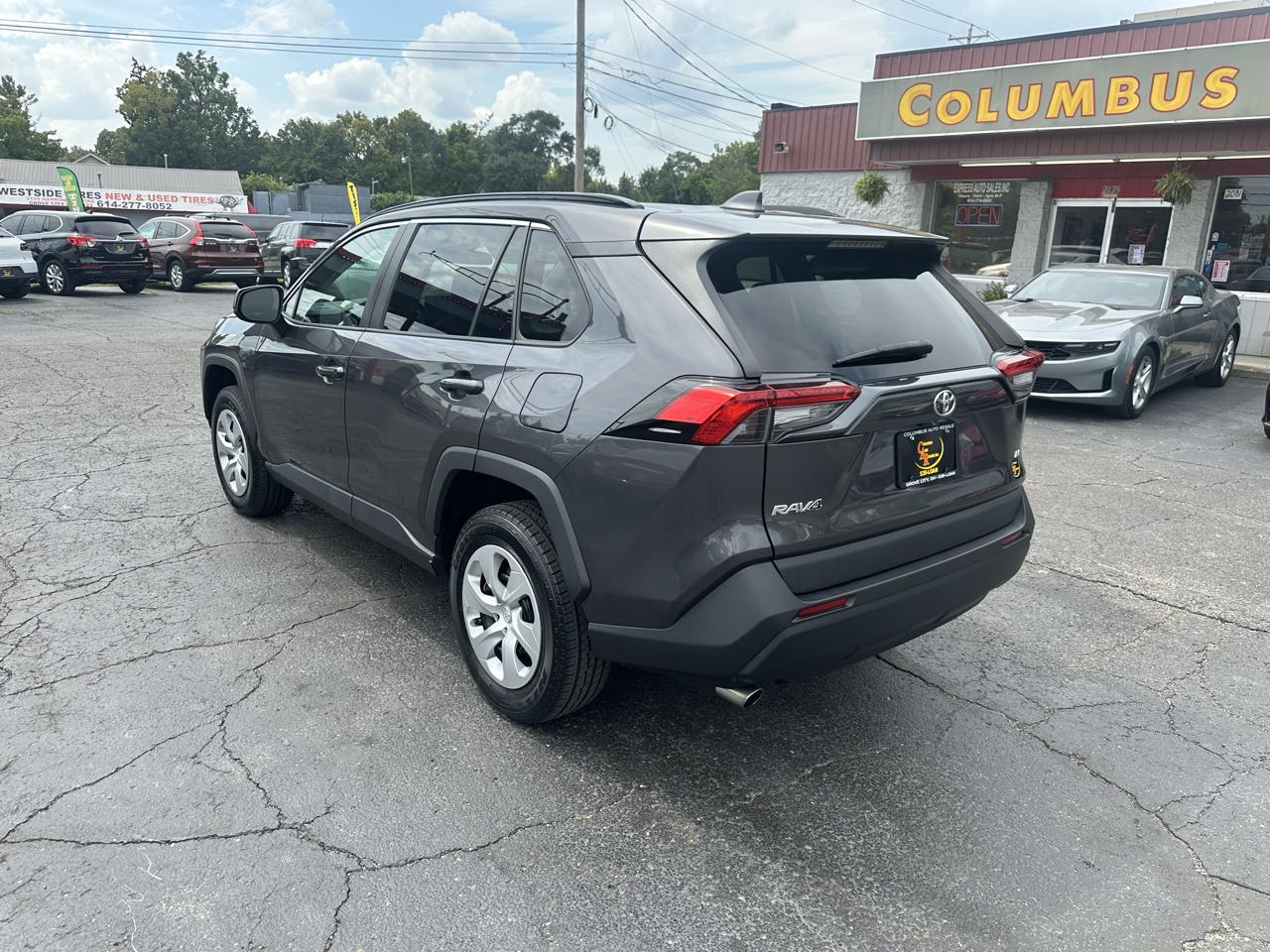 Toyota RAV4 LE FWD (Natl) 2021