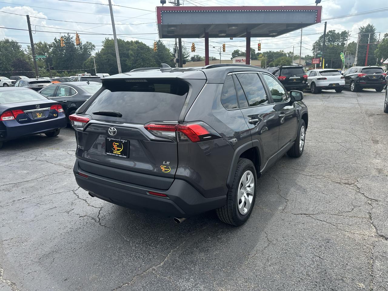 Toyota RAV4 LE FWD (Natl) 2021