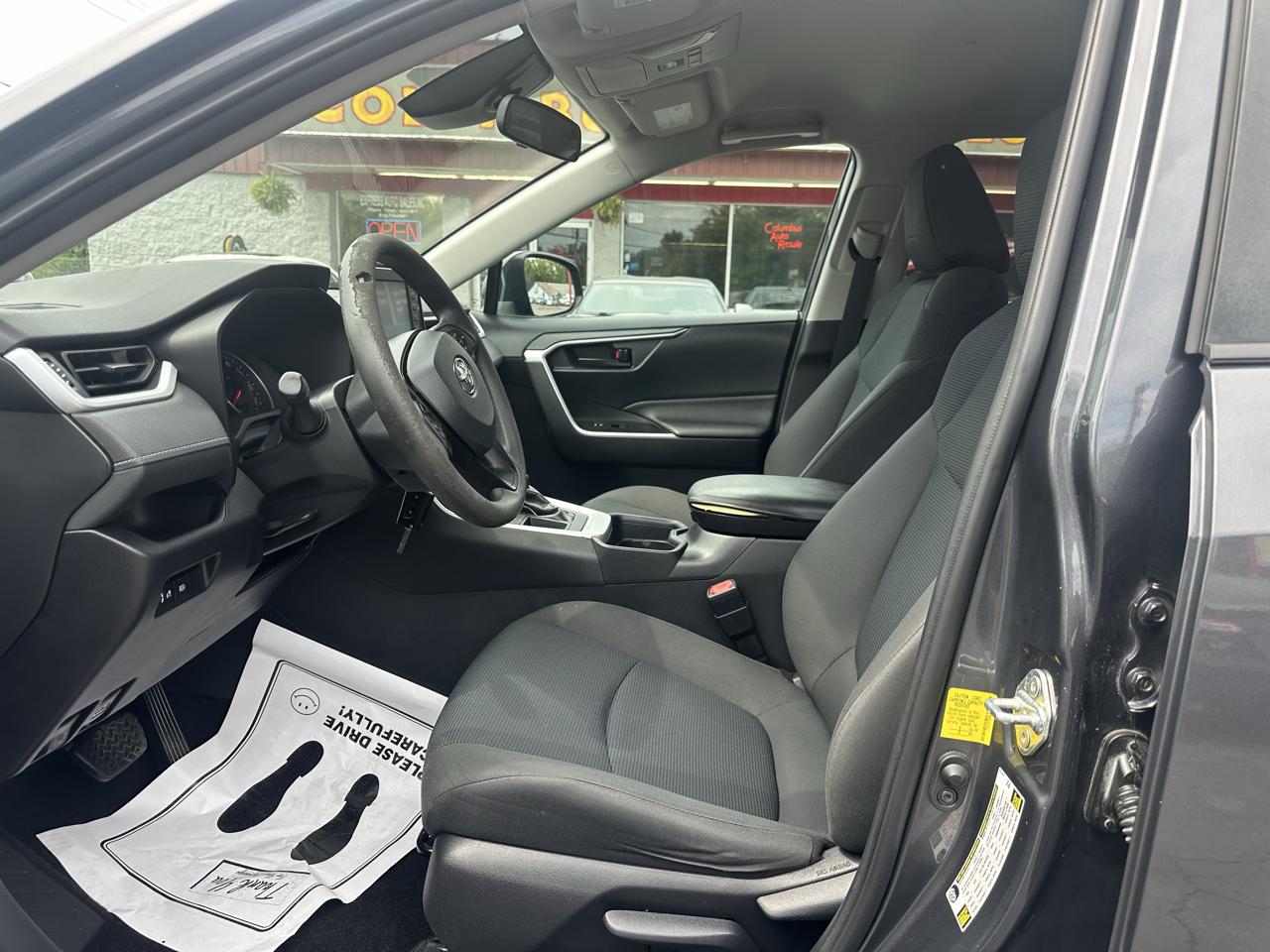 Toyota RAV4 LE FWD (Natl) 2021