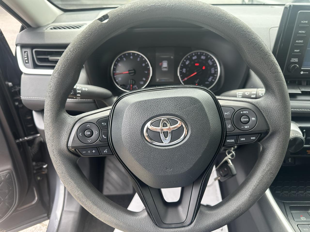 Toyota RAV4 LE FWD (Natl) 2021