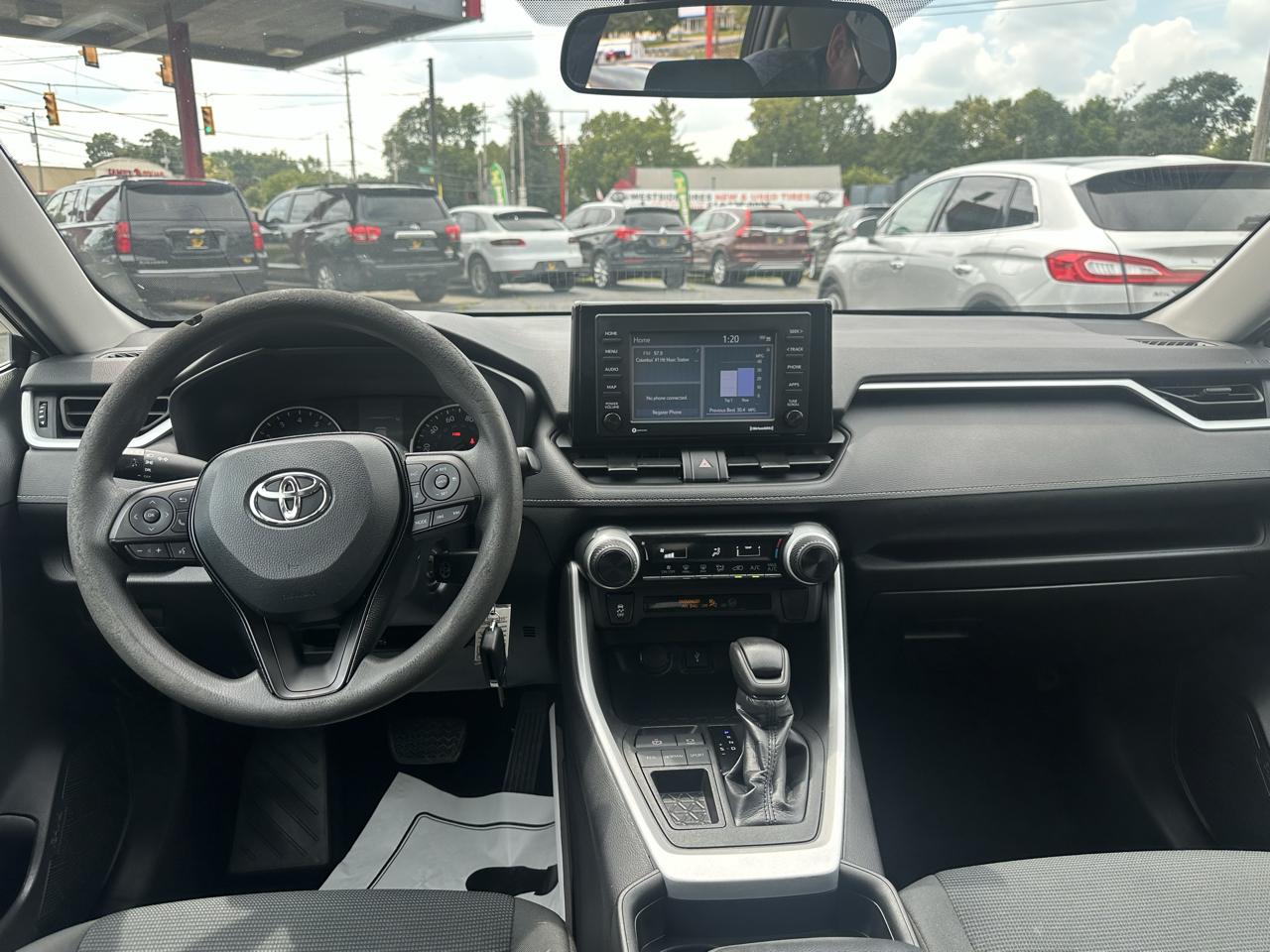Toyota RAV4 LE FWD (Natl) 2021
