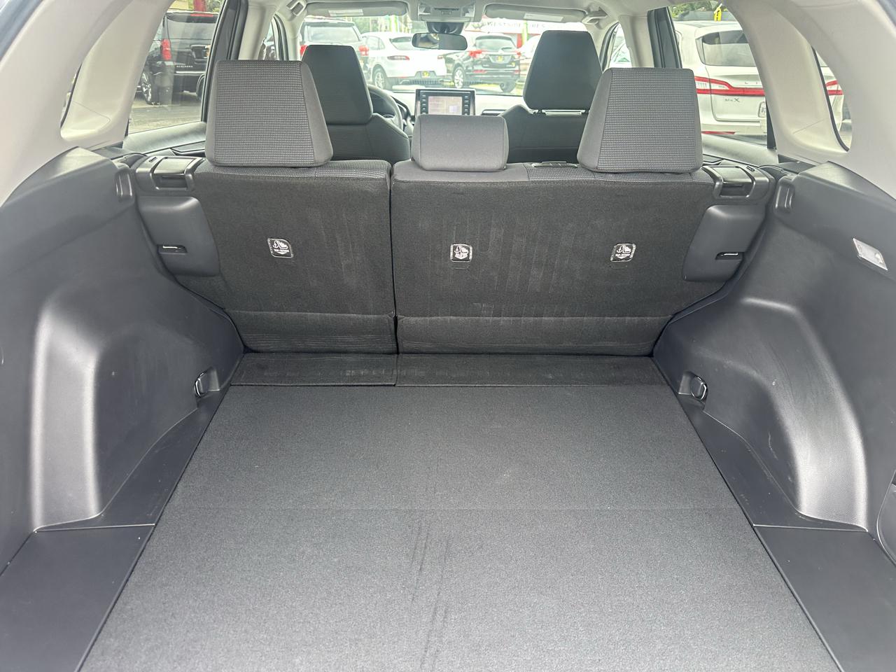 Toyota RAV4 LE FWD (Natl) 2021