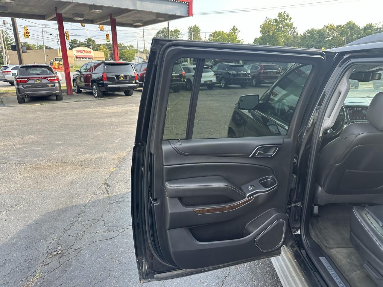 Chevrolet Suburban 4WD 4dr LT 2015