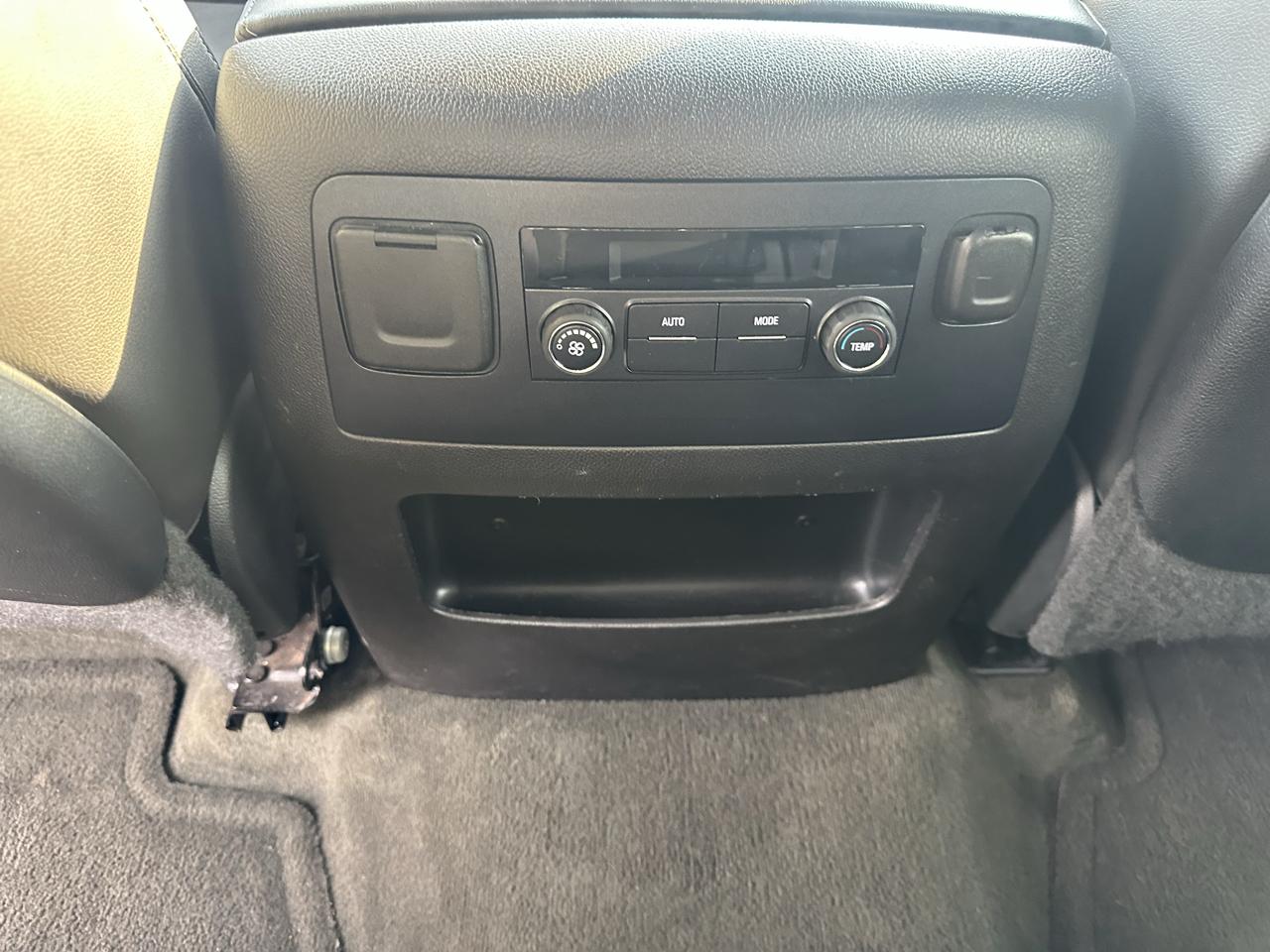 Chevrolet Suburban 4WD 4dr LT 2015