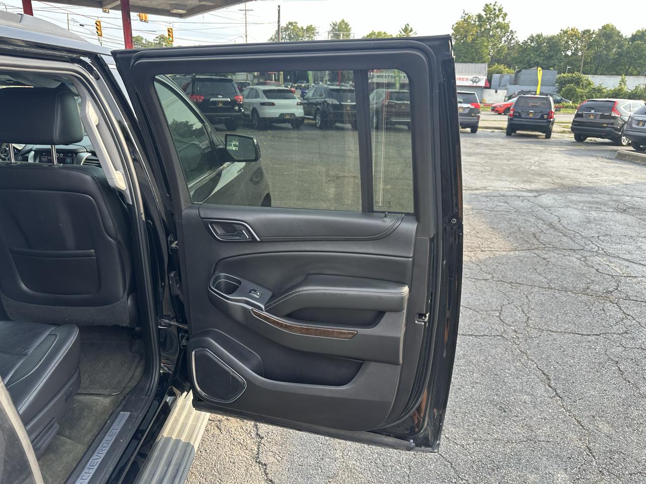 Chevrolet Suburban 4WD 4dr LT 2015
