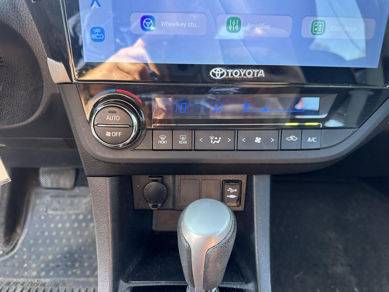 Toyota Corolla 4dr Sdn CVT LE Premium (Natl) 2015