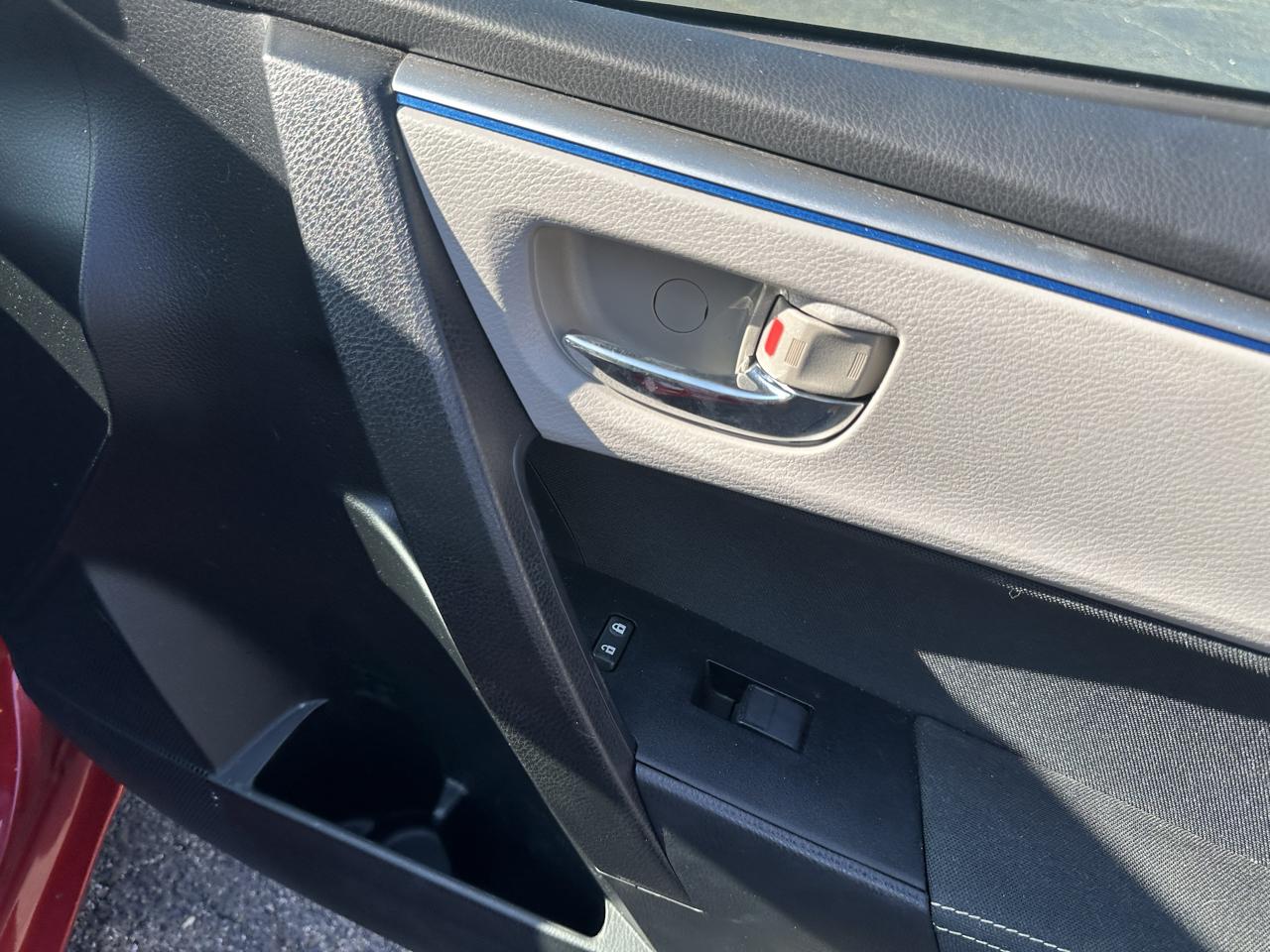Toyota Corolla 4dr Sdn CVT LE Premium (Natl) 2015