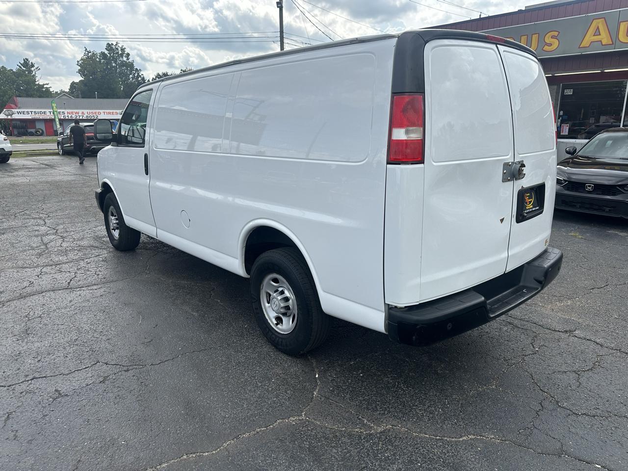 Chevrolet Express Cargo Van RWD 3500 135" 2016